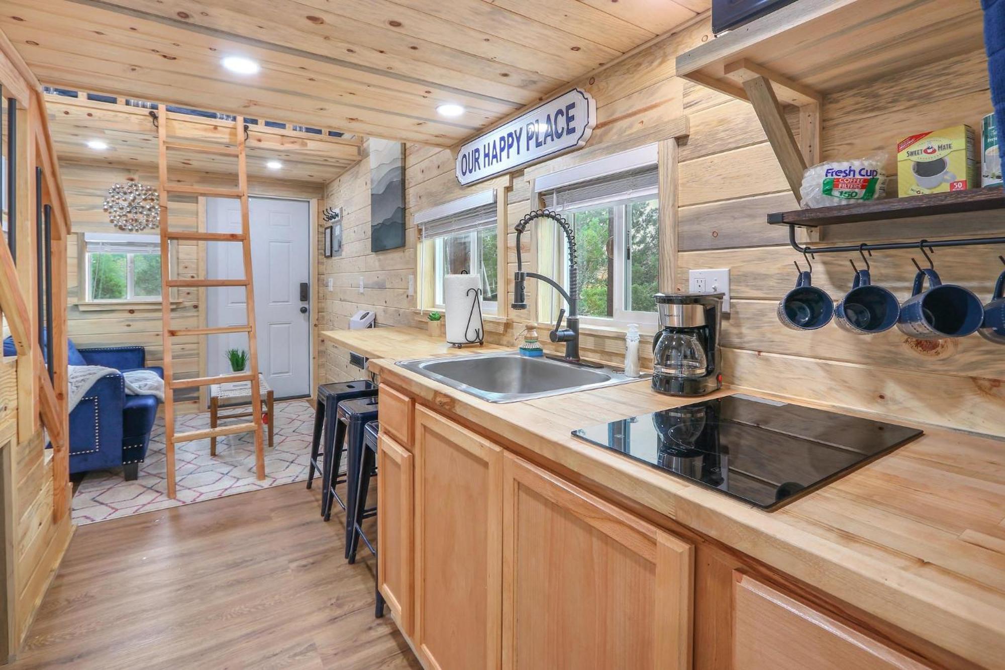 Arbor House Of - Serenity Hollow Dripping Springs